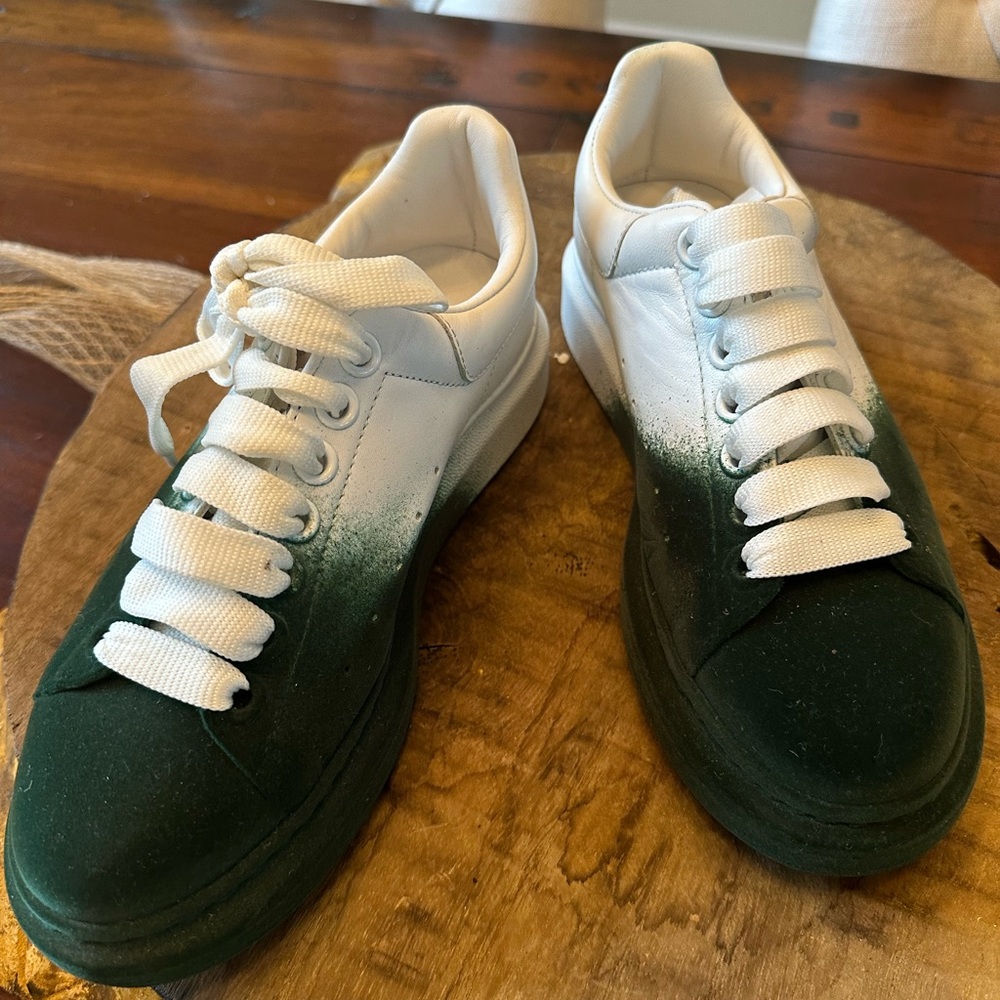 Alexander McQueen Oversized Sneaker 'White Green Velvet Spray' (WMNS)